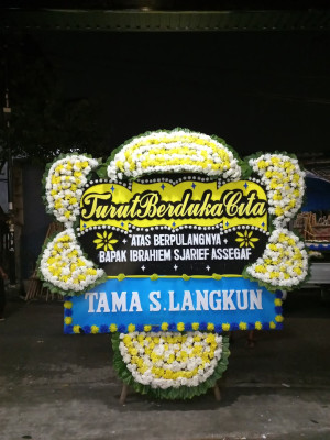 Papan Bunga Duka di Dukun